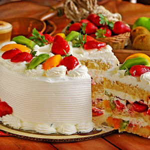 Frutas Tropicales con Crema Chantilly, Fresas, Melocoton y Kiwi